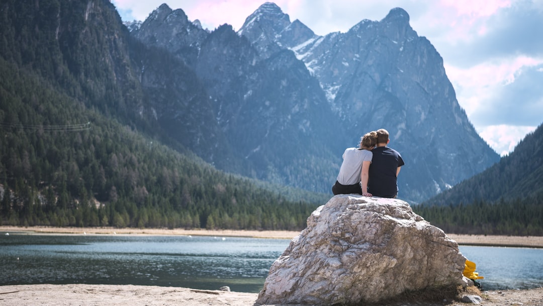 Photo Couple hugging